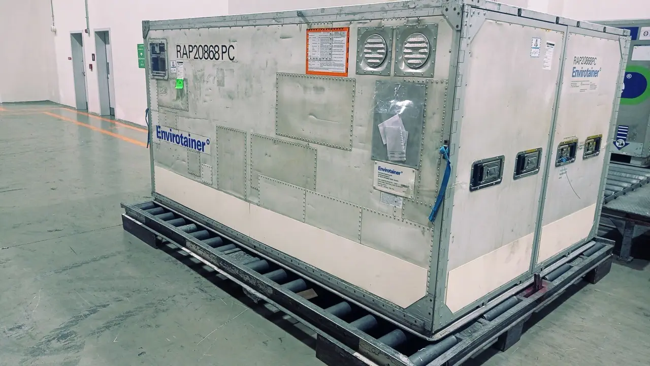 Envirotainer active temperature-controlled container