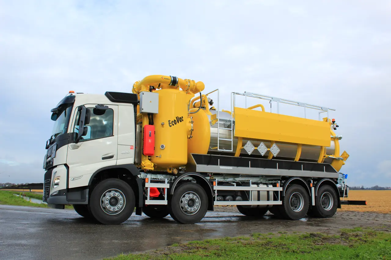 Truck with a yellow vacuum tank prepared for shipment